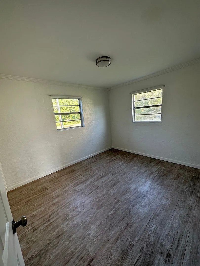 Sunrise Apartments — Photo 4