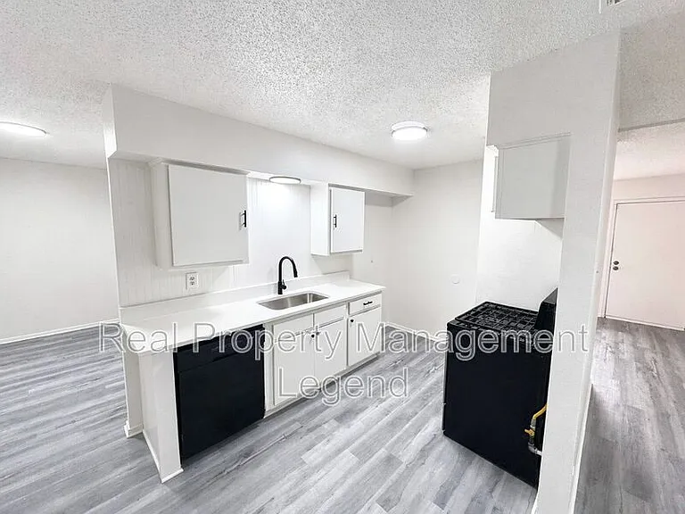 1021 Irene Dr — Photo 5