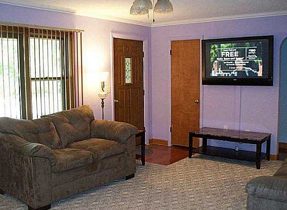 3rd image of 105 Millcreek Dr