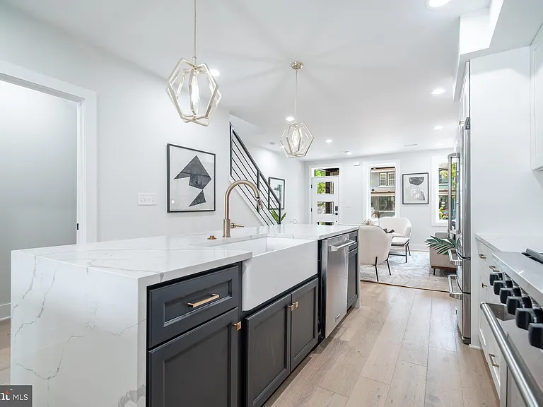 520 Irving St NW — Photo 15