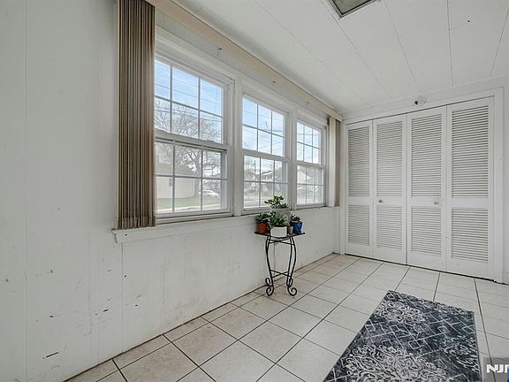 4th image of 113 Lake St