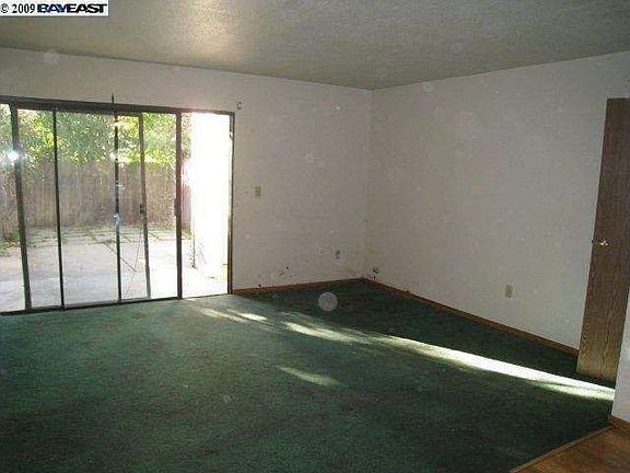 2nd image of 387 Laurel Ave APT 8