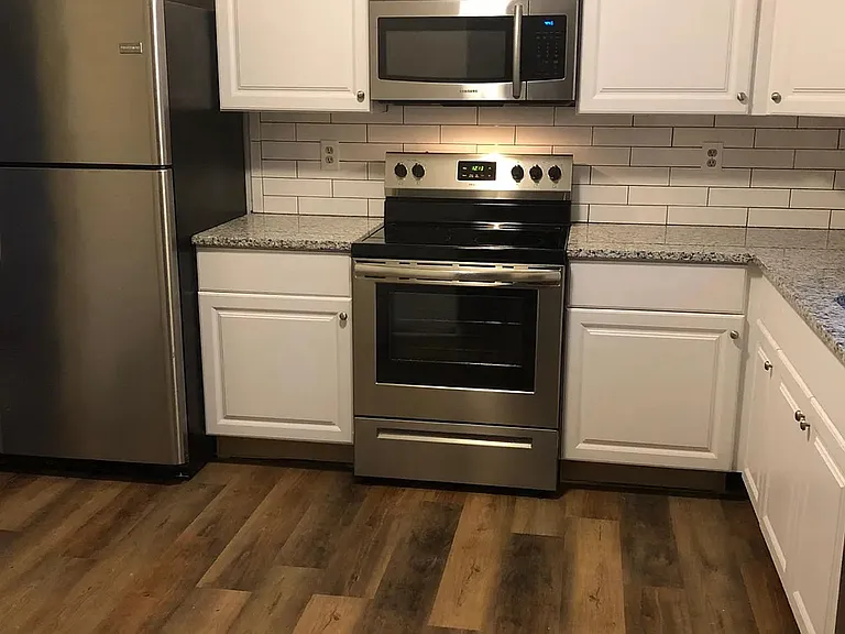 18 Garden Ln — Photo 5