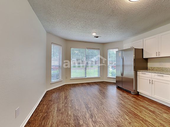4th image of 1602 Prescott Dr