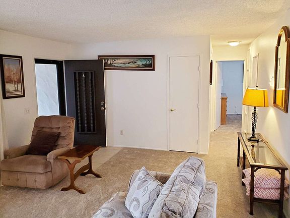 4th image of 159 Redwood Ave APT A