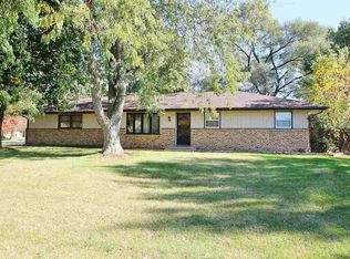 9866 Zinnia Dr, Machesney Park, IL 61115
