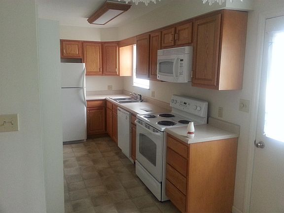 3rd image of 566 Worthington Dr APT 14