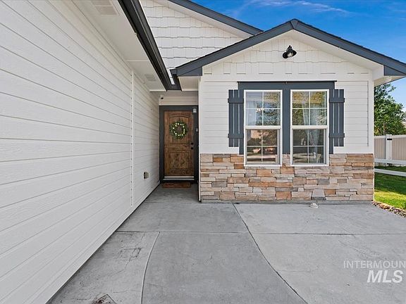 3rd image of 940 S Prospect Peak Way
