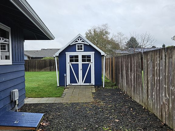 3rd image of 1509 NE Barberry Dr