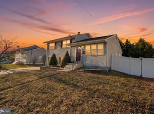 1431 Oak Hill Dr, Wilmington, DE 19805