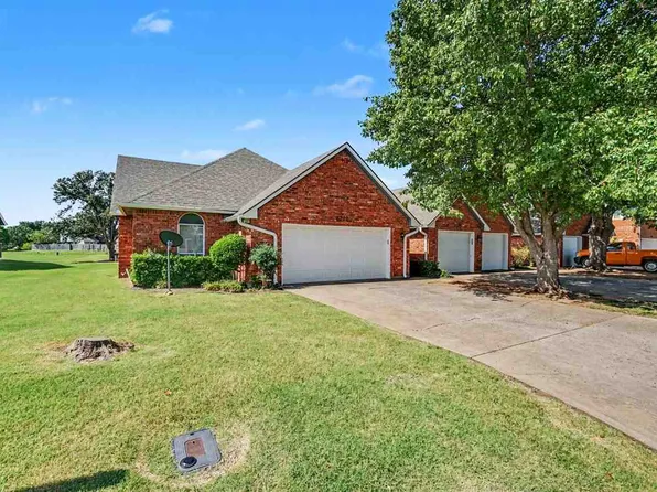 6722 NW Maple Dr, Lawton, OK 73505