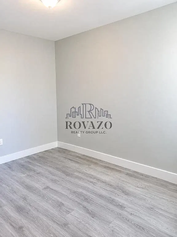 4 bed, 950 sqft, $2,700 — Photo 4