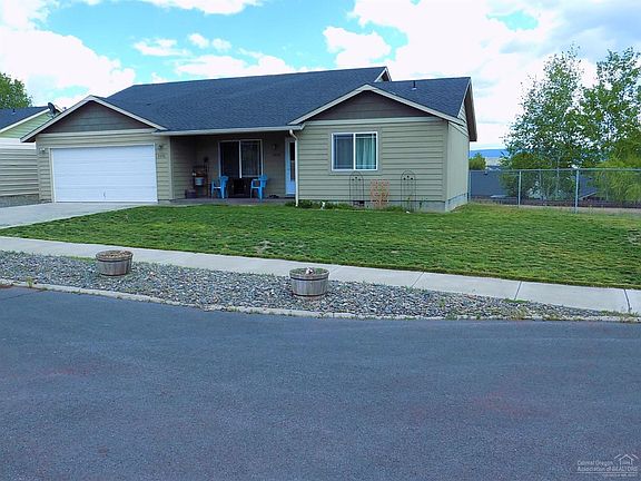 3rd image of 2450 NE Bobbi Pl