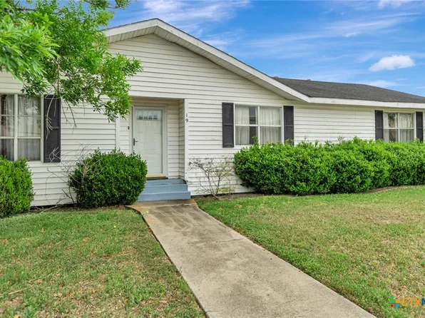 1907 Pleasant Green Dr, Victoria, TX 77901