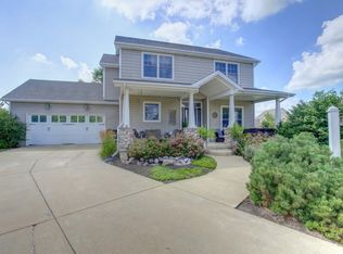 1411 N Garwood Dr, Mahomet, IL 61853