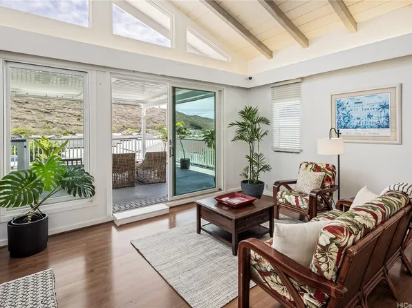 1262 Pihana St, Honolulu, HI 96825