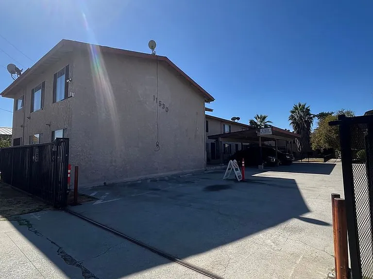 11530 S Normandie Ave — Photo 15