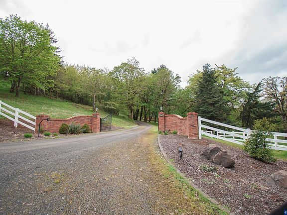 2nd image of 1920 Cochrane Ln