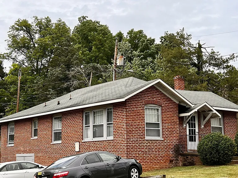 1901 Jefferson Park Ave — Photo 1