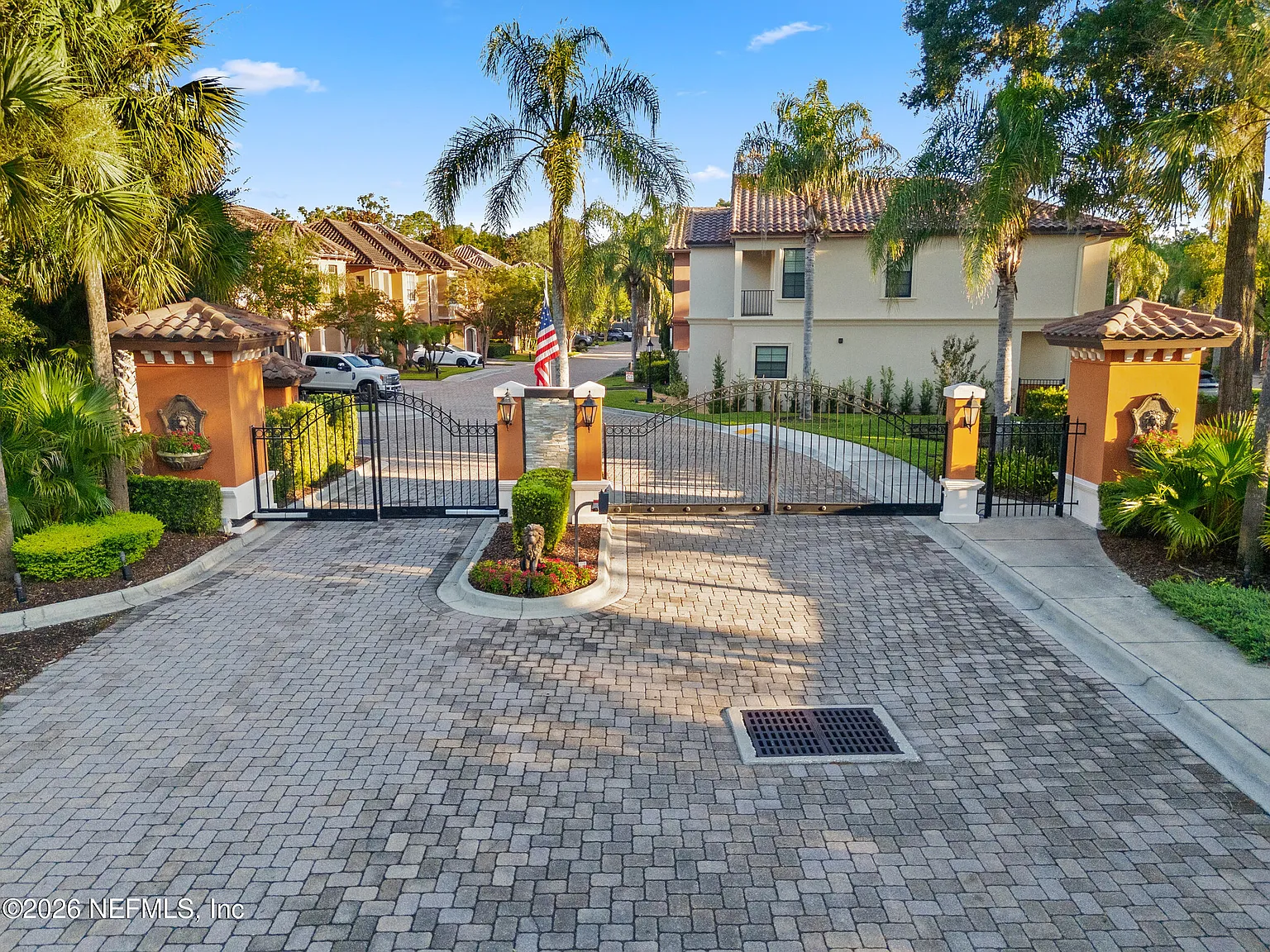 2 bed, 2.5 bath, 1377 sqft, $4,250 — Photo 3