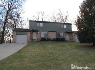 225 Summit Rdg, White Lake, MI 48386