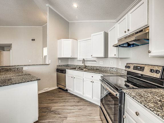 4th image of 4706 Green Hollow Dr