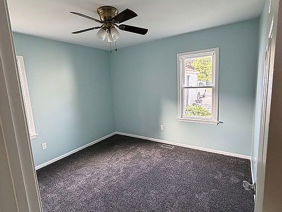 4th image of 419 Cherry St