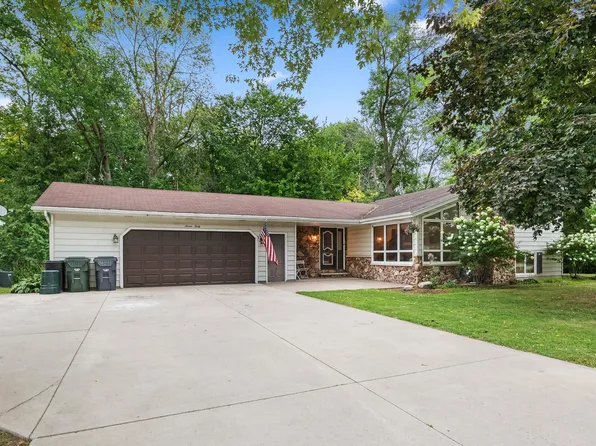 740 Woodside Dr, Seymour, WI 54165