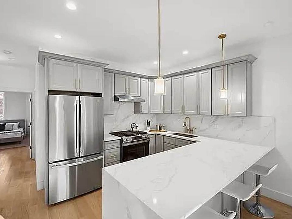 2nd image of 1829 Park Pl #1