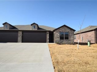 451 Rineel Ave, Centerton, AR 72719