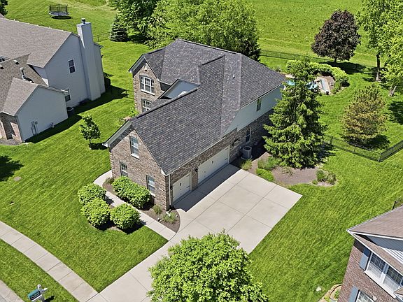 4th image of 8240 Thorn Bend Dr