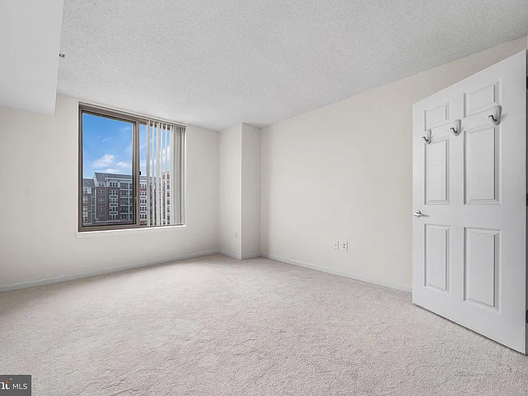 2726 Gallows Rd #619 — Photo 11