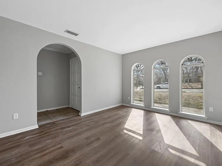 660 Springhill Dr — Photo 10
