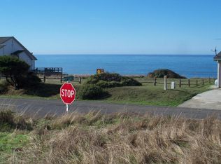 19 Neptune Rd, Whitethorn, CA 95589