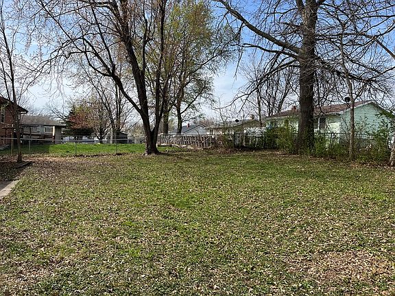 3rd image of 1905 Teal Dr