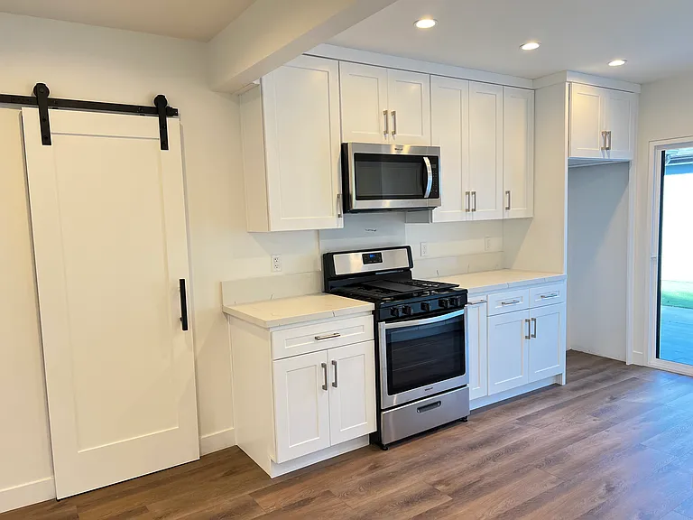 7026 Andasol Ave — Photo 6