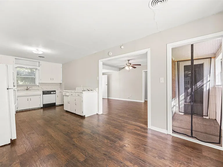 1205 Ewing St — Photo 6