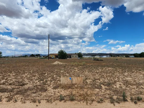 430 W Guymas Trl, Paulden, AZ 86334