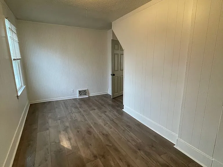 896 W 5th Ave — Photo 19