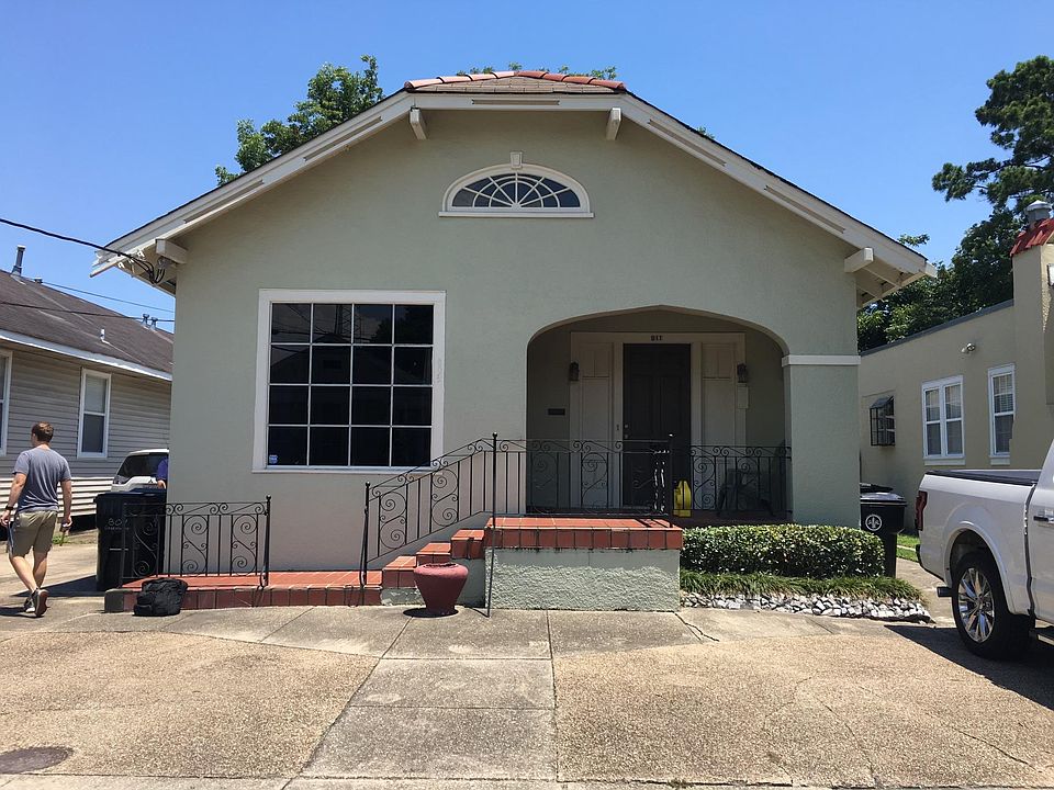 1st image of 809 Greenwood Dr #9