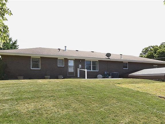 4th image of 30 Hillcrest Dr