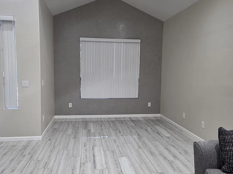 1015 E Irma Ln — Photo 7