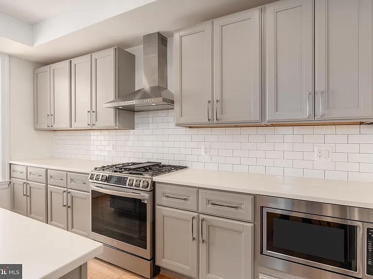 811 Upshur St NW #Penthouse 10 — Photo 9