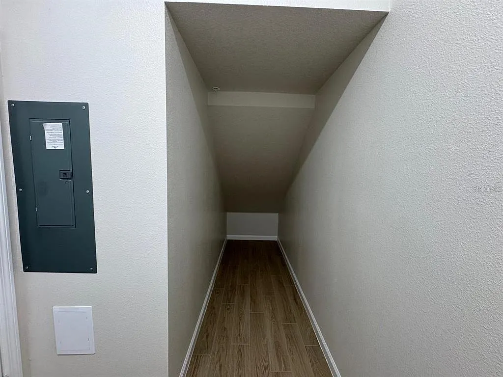 3 bed, 2.5 bath, 2147 sqft, $2,700 — Photo 4