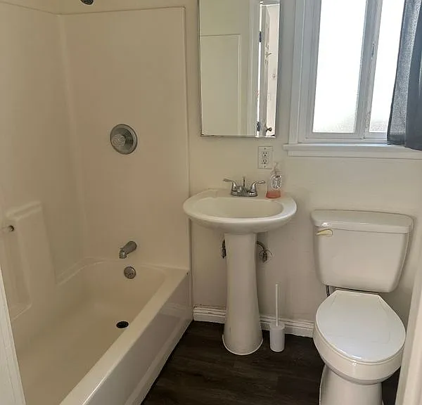 314 S Pine St #1/2 — Photo 3