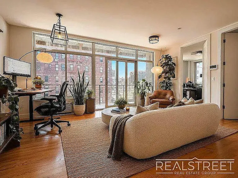 109 Winthrop St #4F — Photo 2