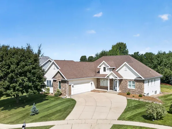 949 Halcyon Days Ct, Oregon, WI 53575