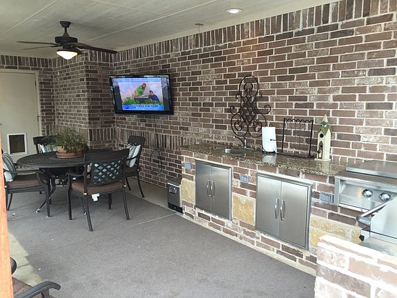 Outdoor Kitchen