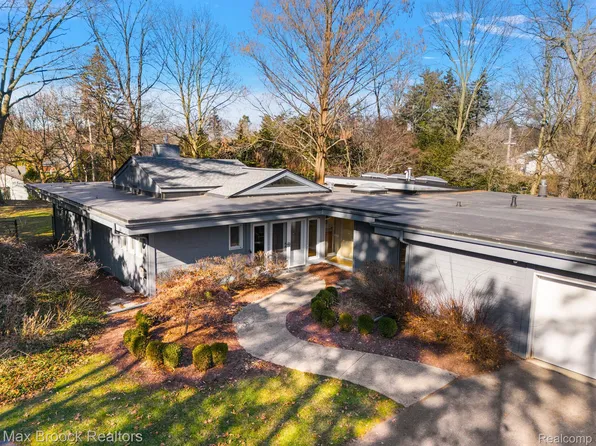 6446 Hills Dr, Bloomfield Hills, MI 48301