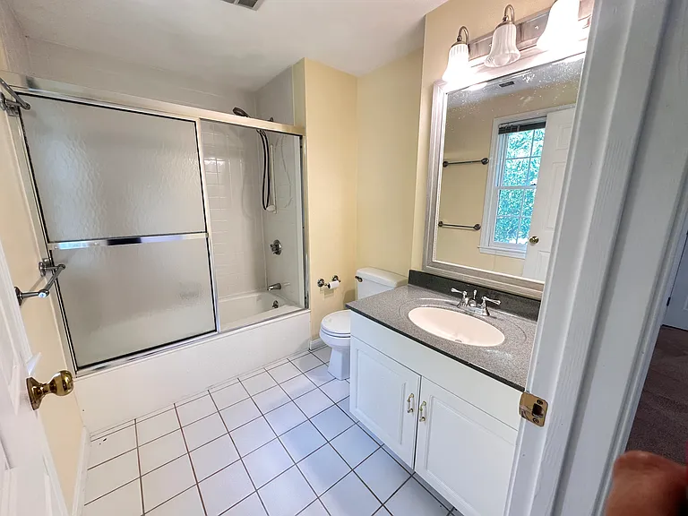 322 Lowell St — Photo 22